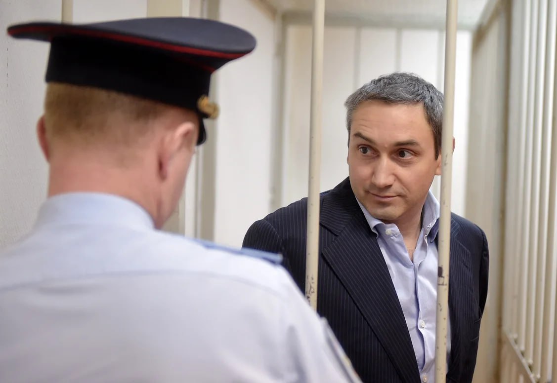Тарифы ЖКХ беспощадны  Сыктывкарский горсуд признал экс-заместителя председателя правительства Коми Константина Ромаданова виновным в злоупотреблении полномочиями, а конкретно в манипуляциях с тарифам