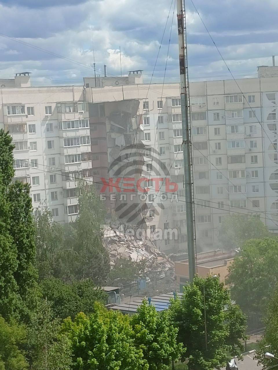 В белгороде обрушился целый подъезд. В белгороде обрушился целый подъезд