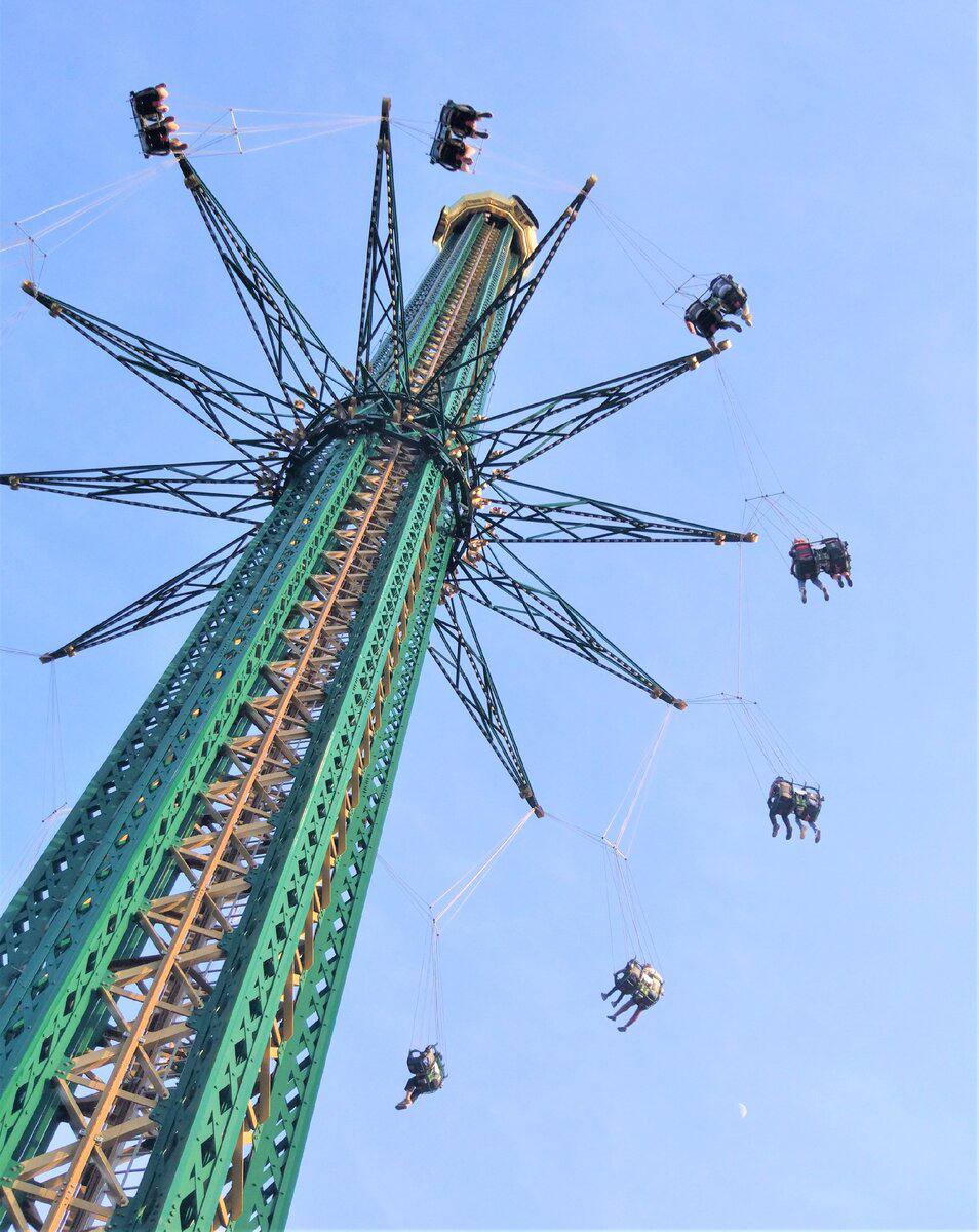 Самая высокая цепочная карусель в вене. Пратер вена аттракционы. Самый большой карусель. Самый большой карусель. Самый большой карусель.