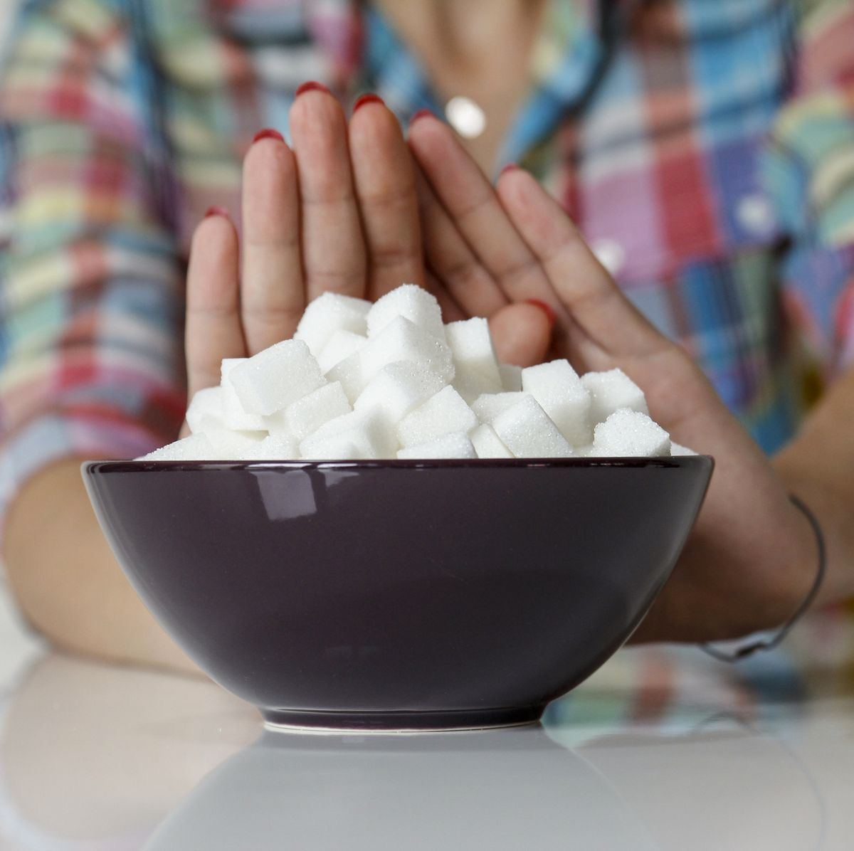 В источниках есть сахар. Интересные факты о сахаре. Сахар в кубиках. В источниках есть сахар. Сахар картинки прикольные.